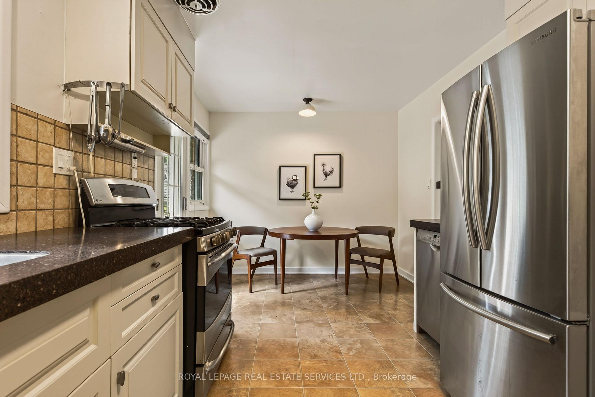 Photo 21 of 17 Lynndale Drive, Hamilton, Dundas — HOMEH