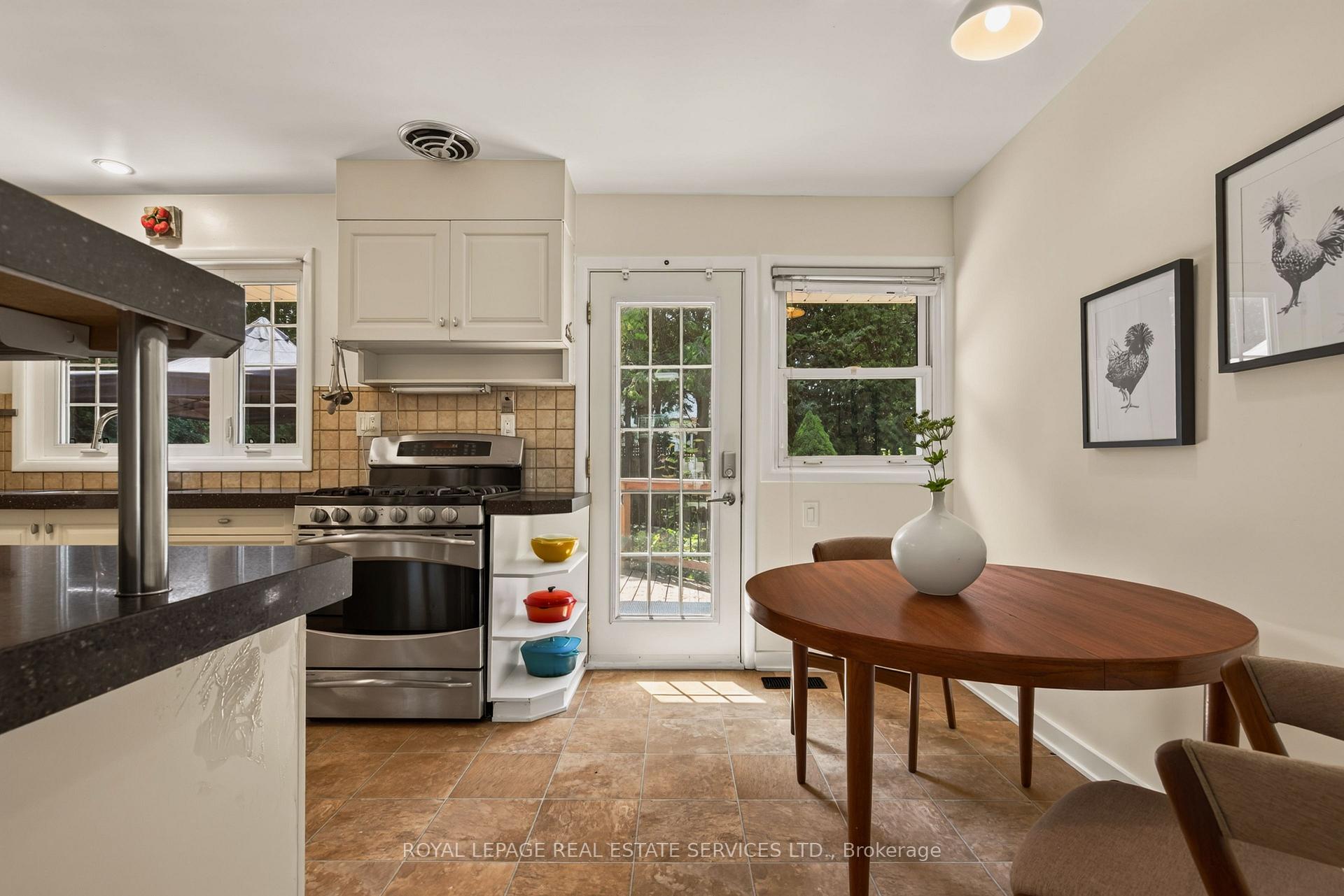 Photo 23 of 17 Lynndale Drive, Hamilton, Dundas — HOMEH