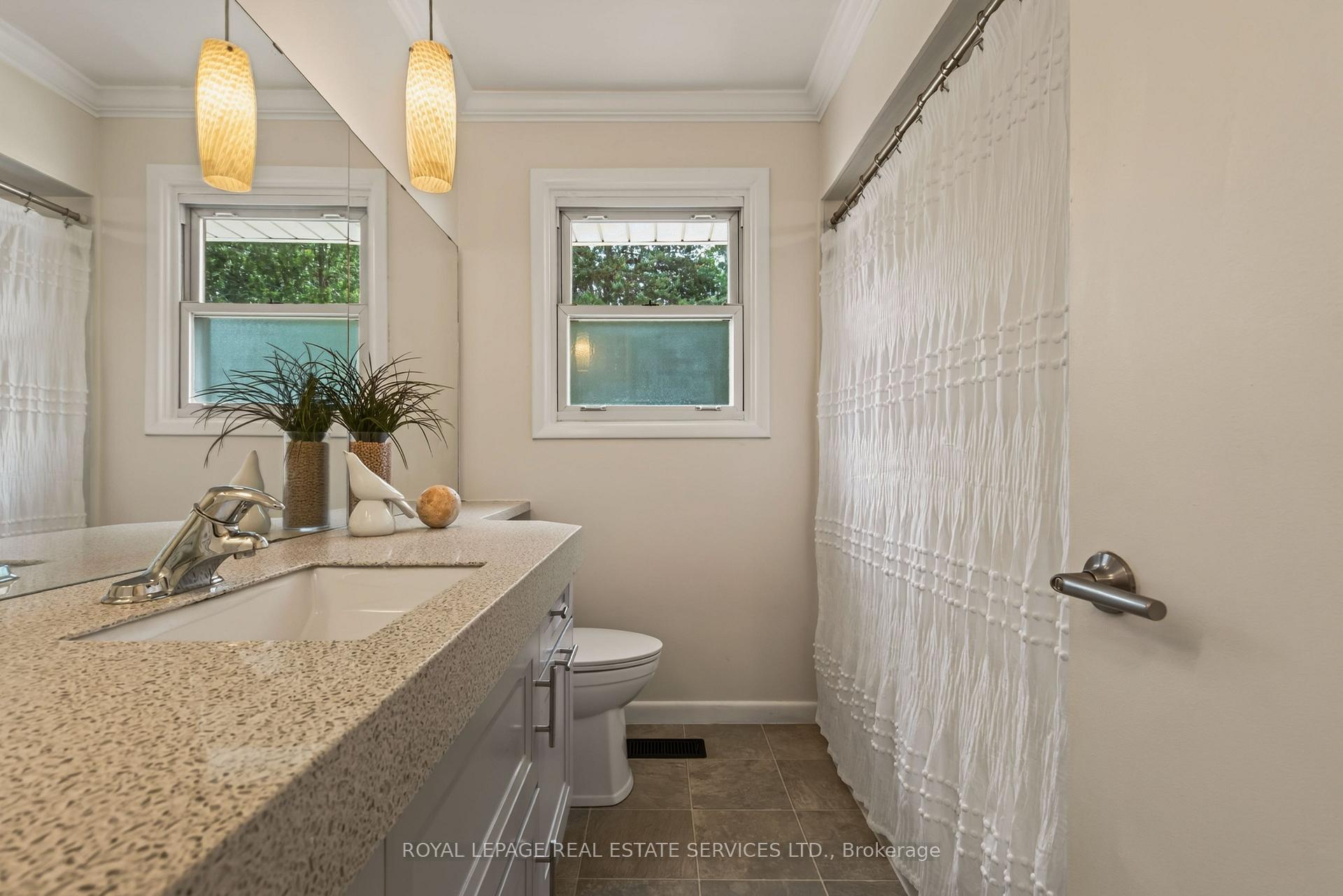 Photo 40 of 17 Lynndale Drive, Hamilton, Dundas — HOMEH