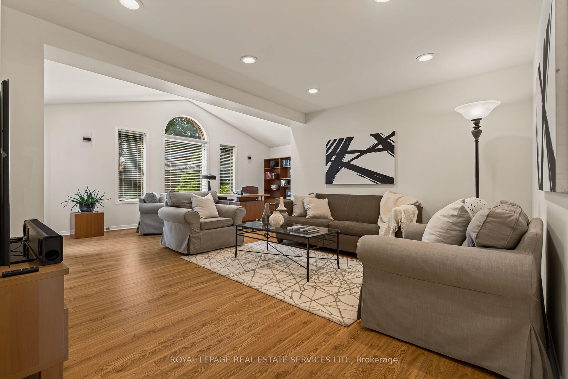 Photo 48 of 17 Lynndale Drive, Hamilton, Dundas — HOMEH