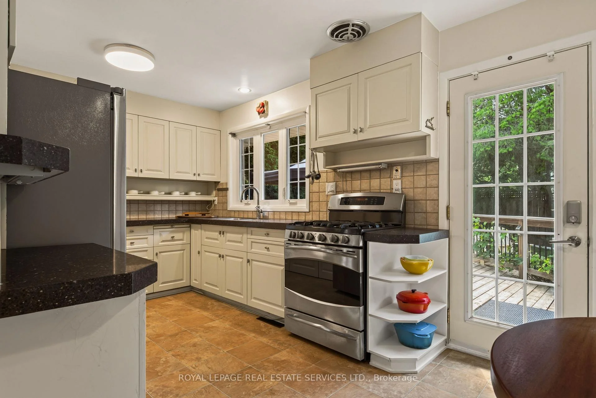 Photo 25 of 17 Lynndale Drive, Hamilton, Dundas — HOMEH