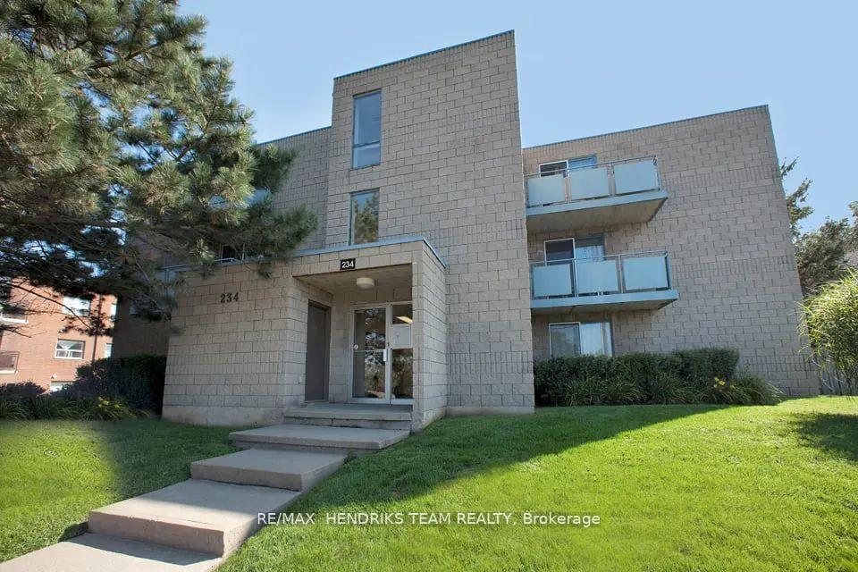 Front of Unit 202, 234 Oakdale Avenue