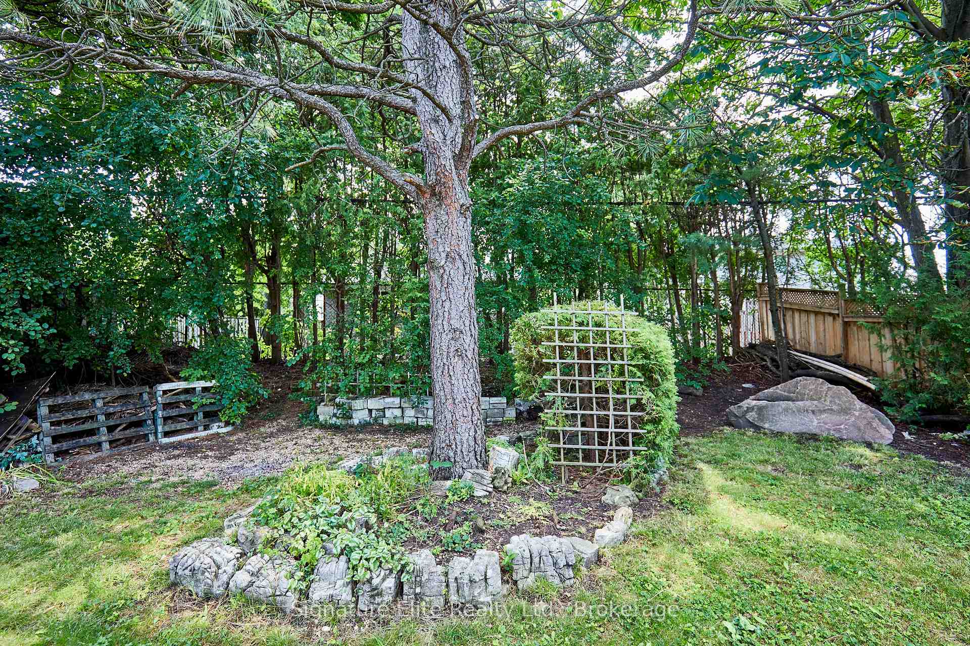 Photo 17 of 21 Marowyne Drive, North York, Don Valley Village — HOMEH
