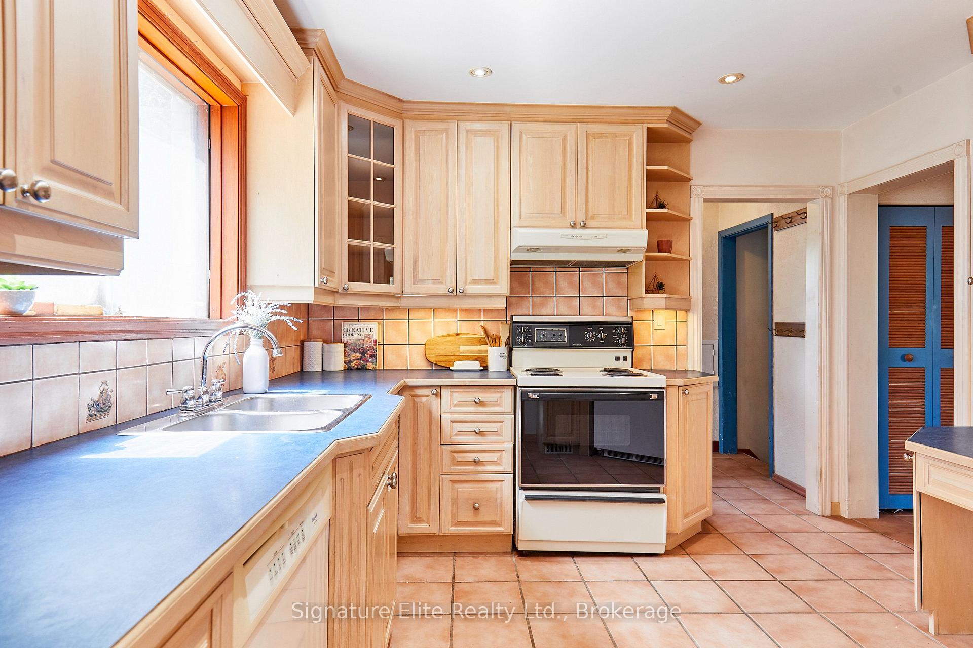 Photo 20 of 21 Marowyne Drive, North York, Don Valley Village — HOMEH