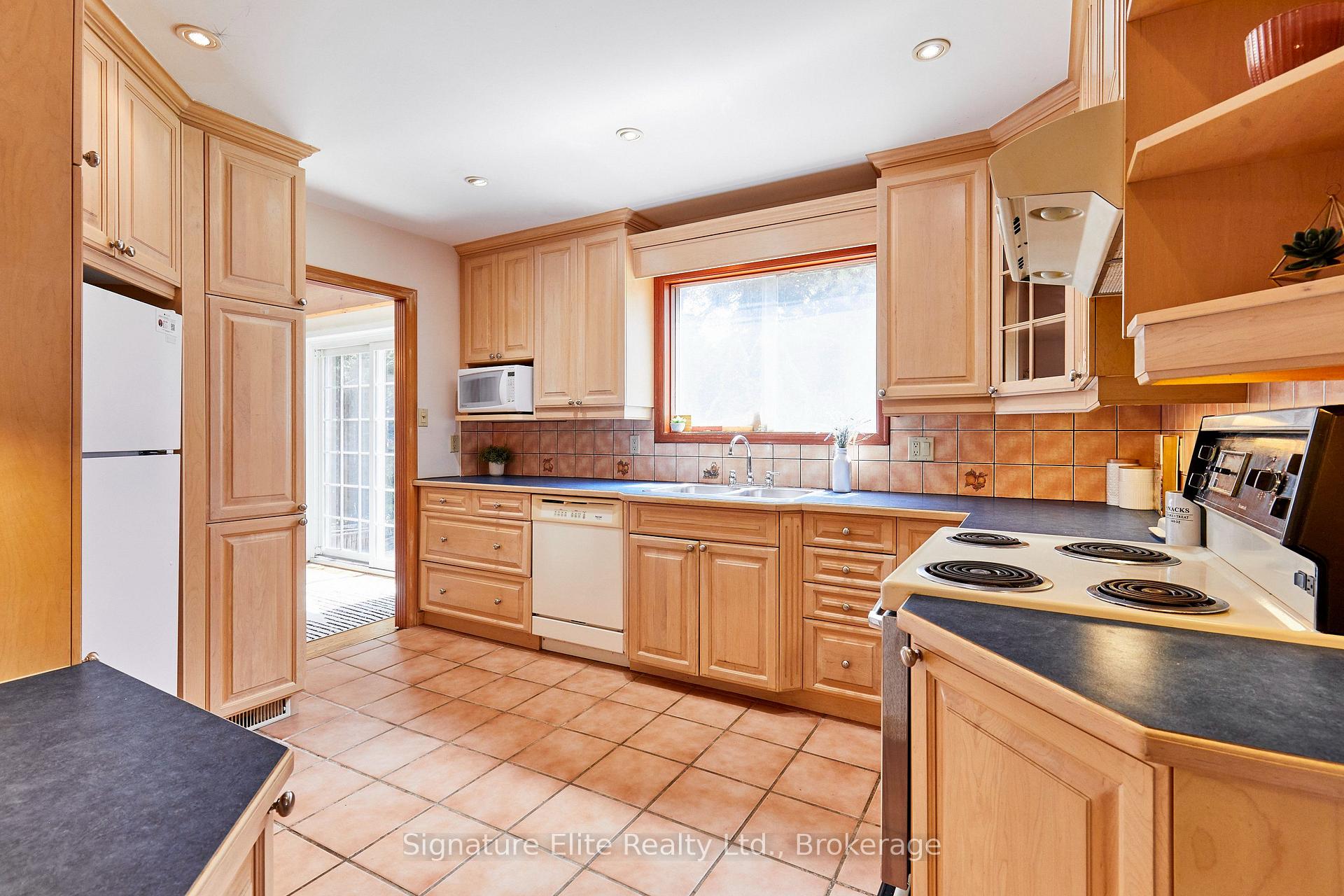 Photo 21 of 21 Marowyne Drive, North York, Don Valley Village — HOMEH