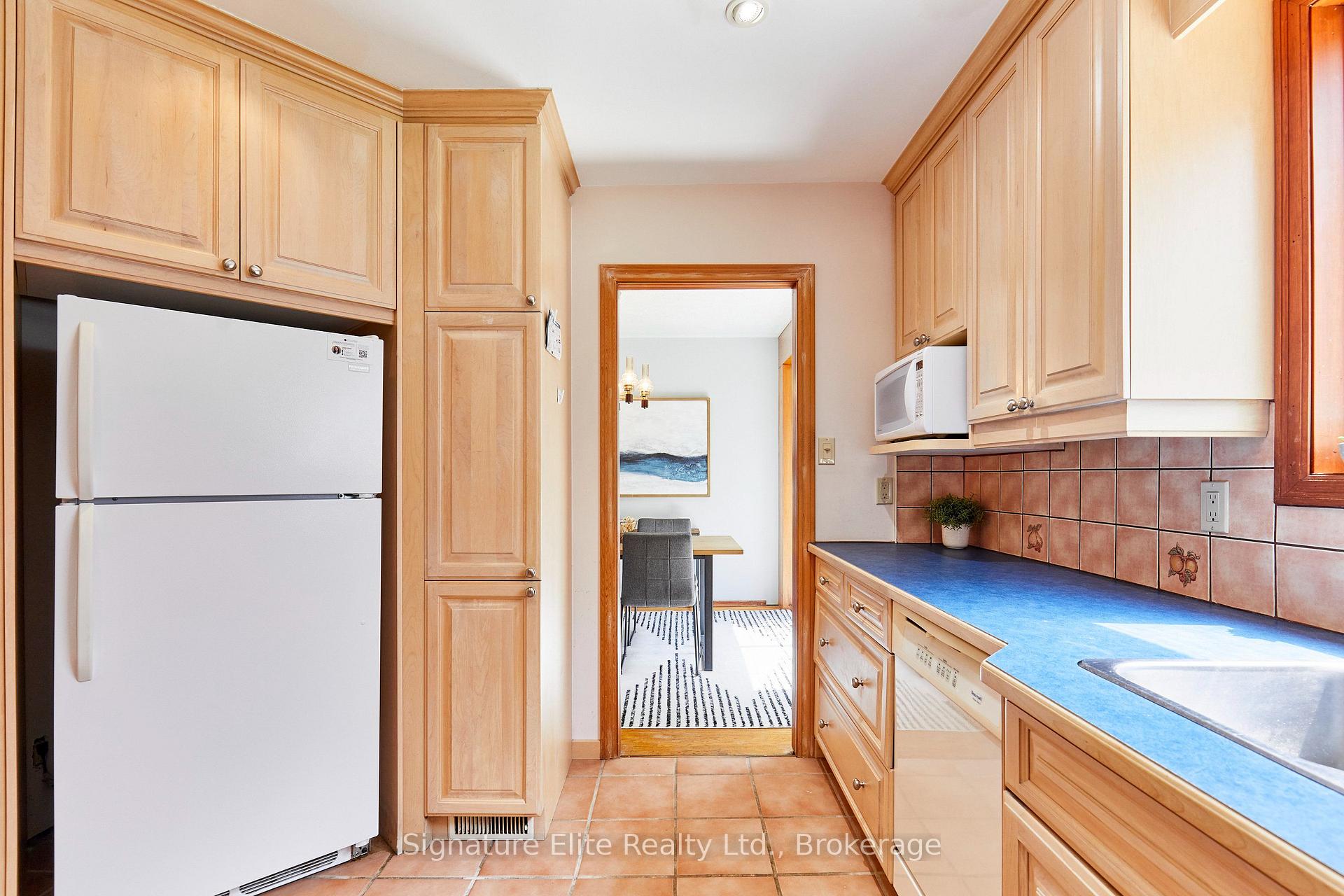 Photo 22 of 21 Marowyne Drive, North York, Don Valley Village — HOMEH