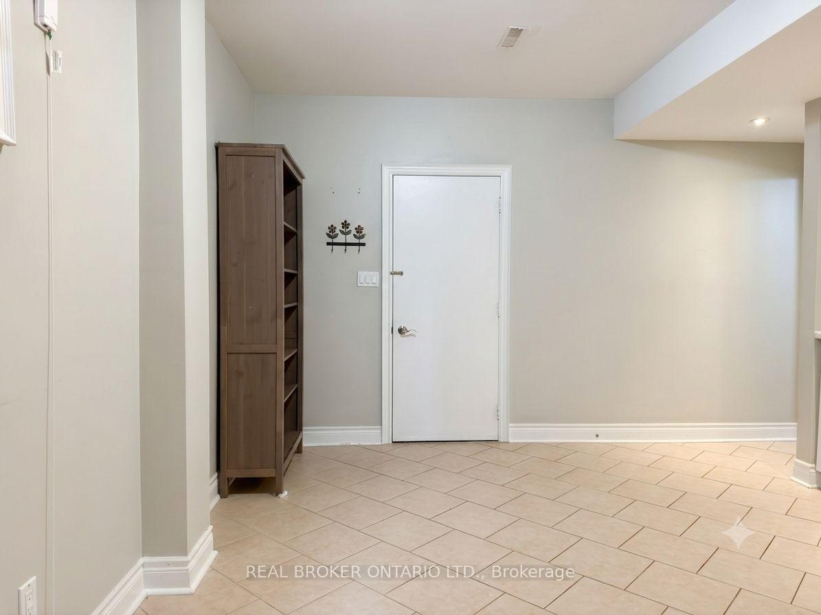 Photo 3 of Unit Lower, 5 Twinberry Crescent, Vaughan, East Woodbridge — HOMEH