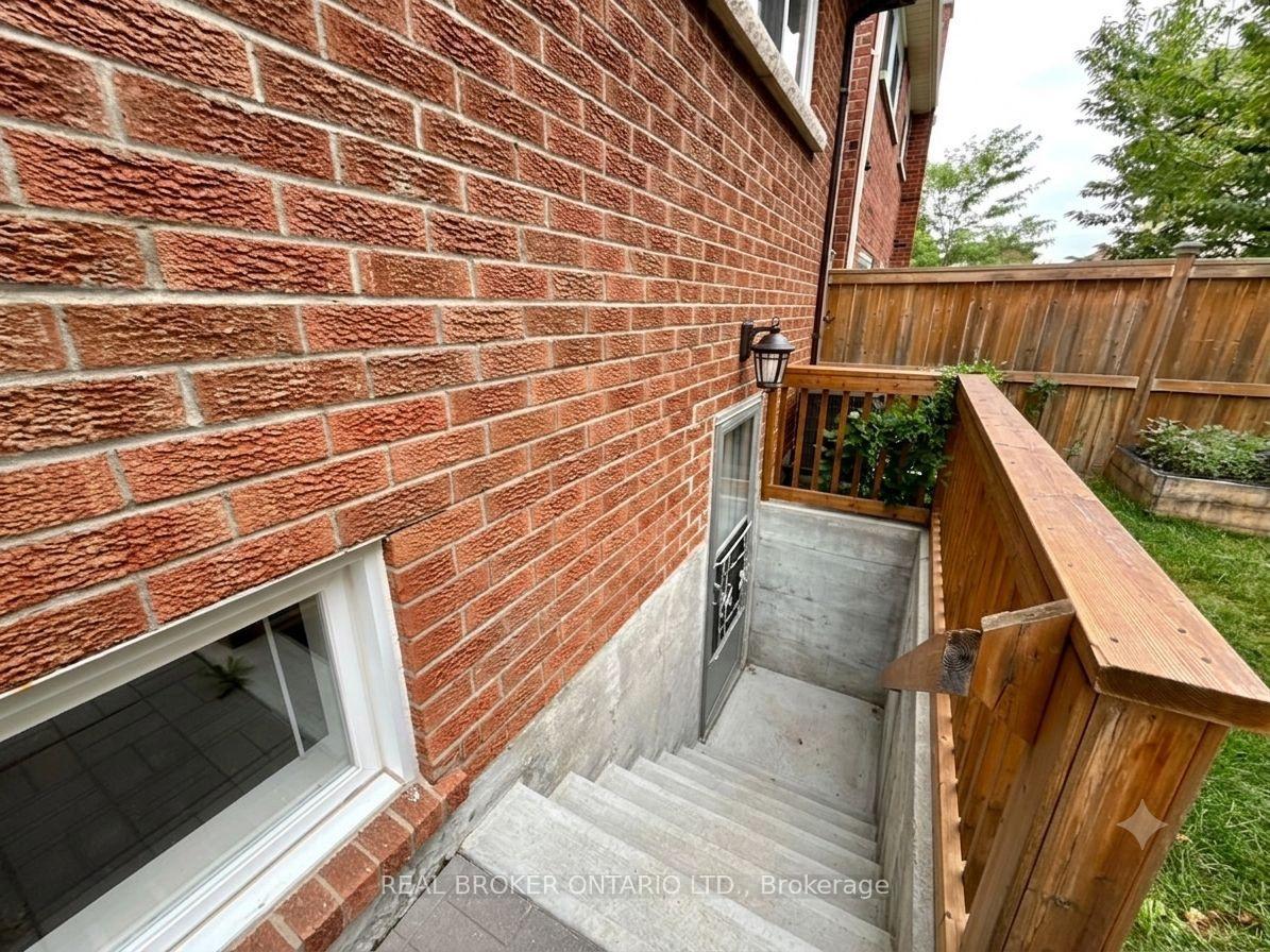 Photo 17 of Unit Lower, 5 Twinberry Crescent, Vaughan, East Woodbridge — HOMEH