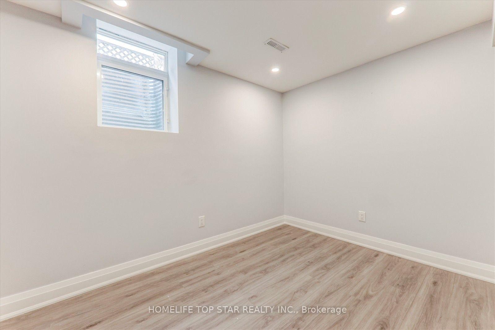 Photo 4 of 28 Willowbrook Drive, Whitby, Pringle Creek — HOMEH