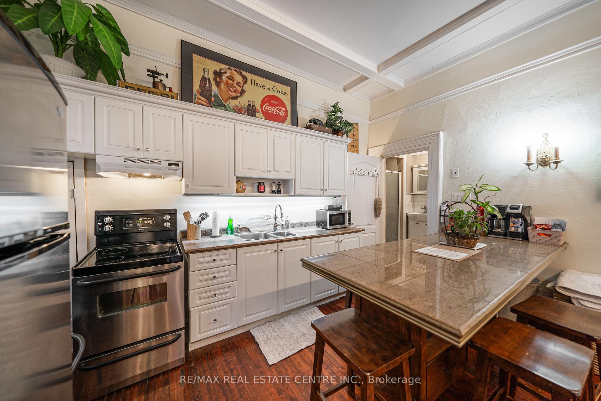 Photo 6 of Unit A, 68 Scott Street, Brampton, Brampton North — HOMEH