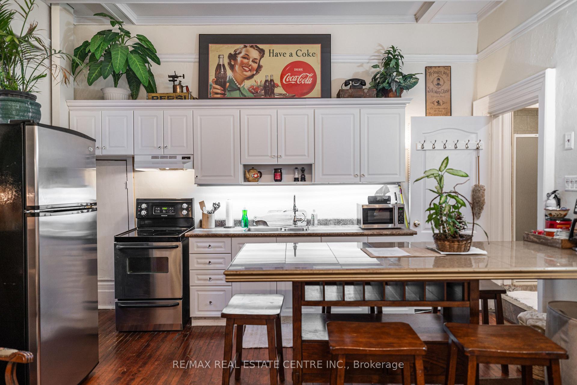Photo 7 of Unit A, 68 Scott Street, Brampton, Brampton North — HOMEH