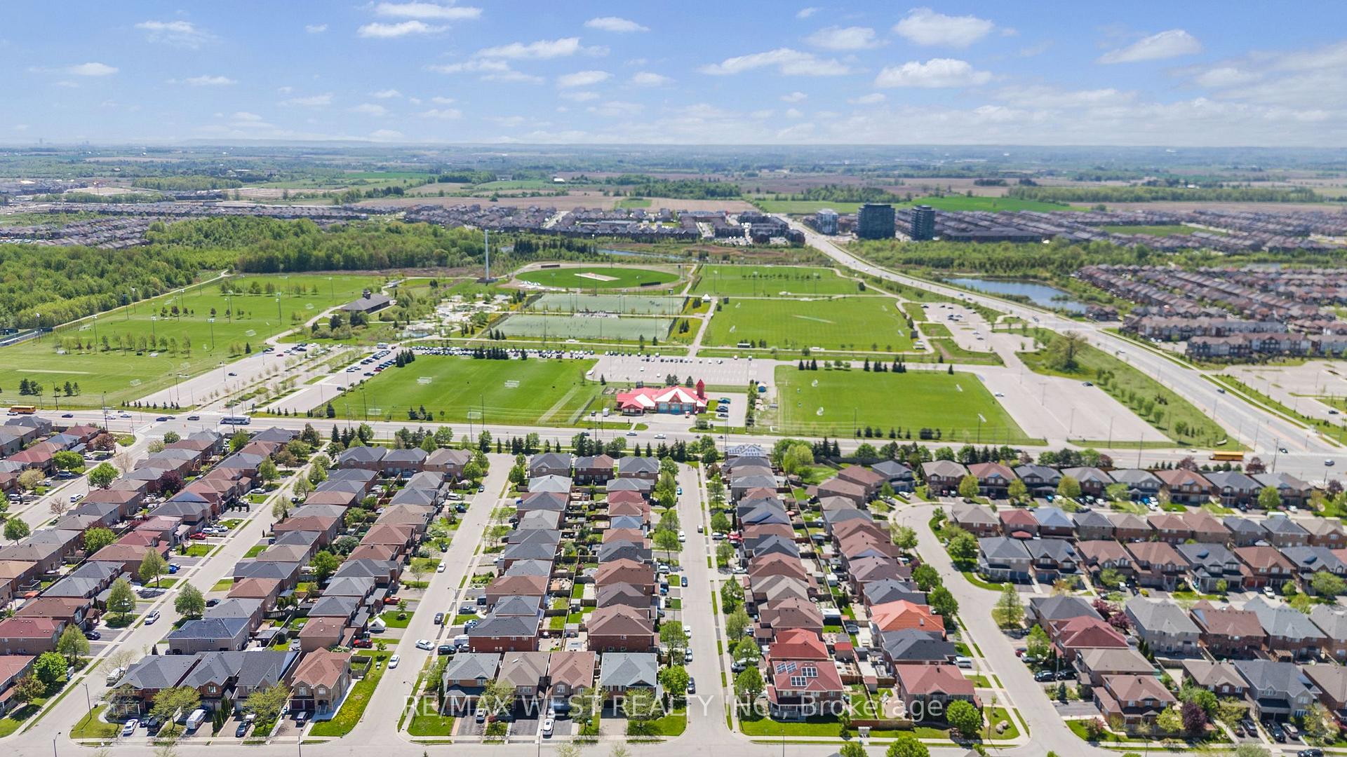Photo 30 of 56 Lockheed Crescent, Brampton, Fletcher's Meadow — HOMEH