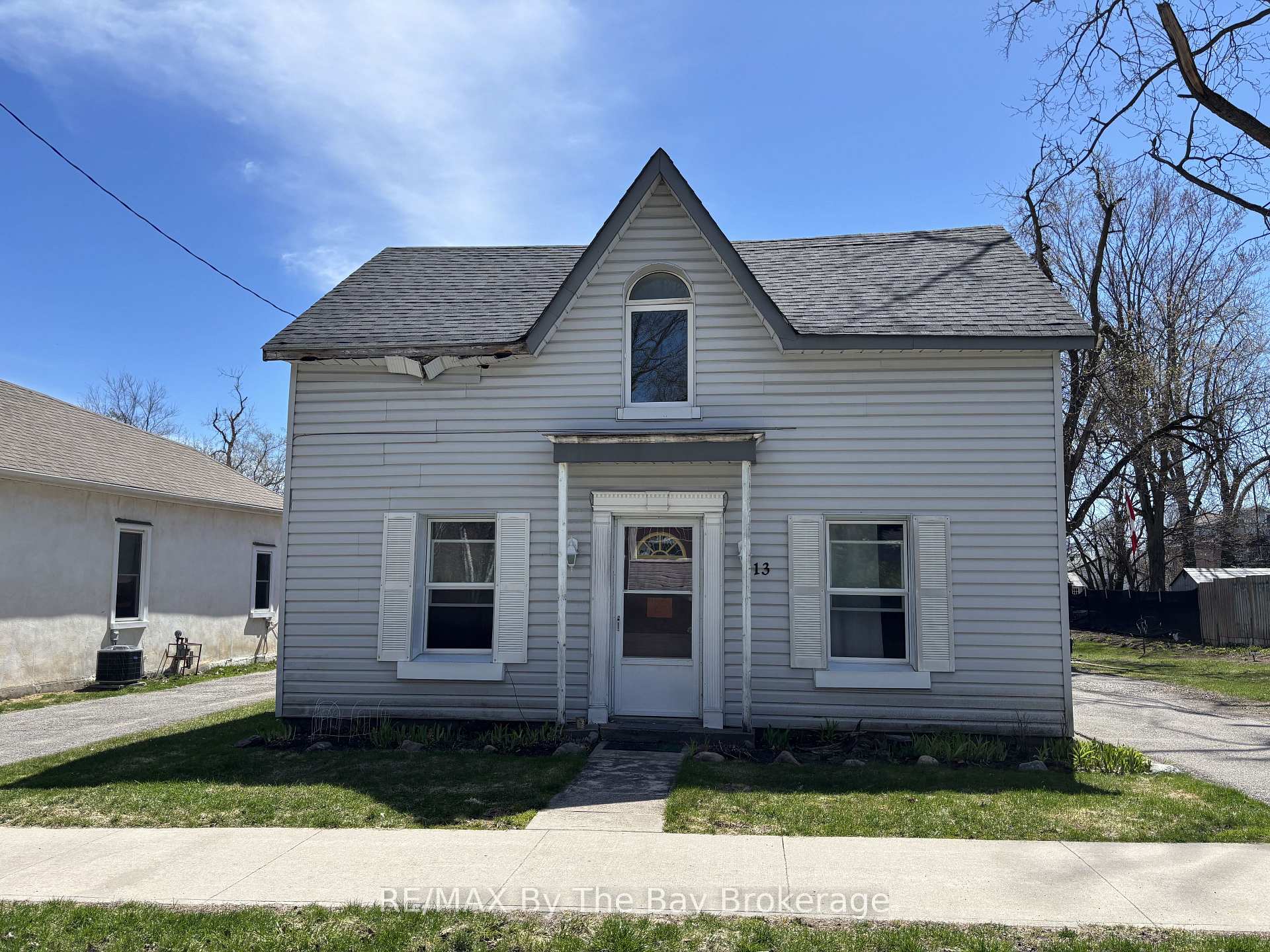 Photo 1 of 13 Henry Street, Barrie, Queen's Park — HOMEH