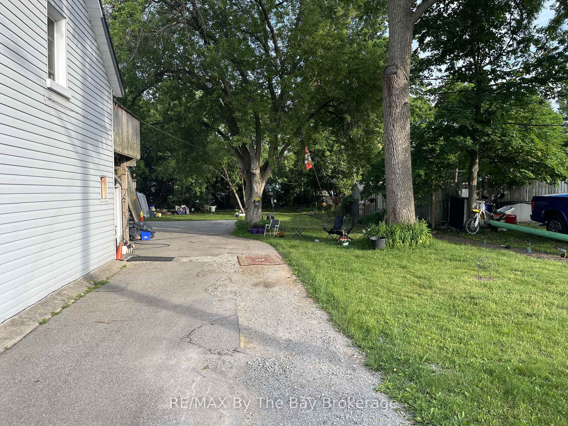 Photo 3 of 13 Henry Street, Barrie, Queen's Park — HOMEH