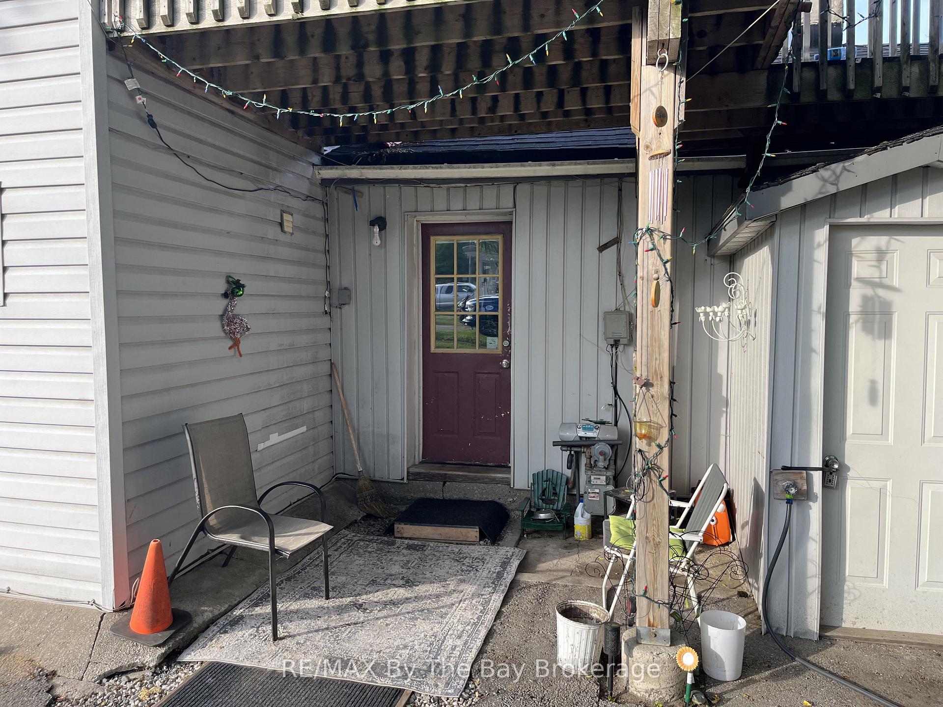 Photo 4 of 13 Henry Street, Barrie, Queen's Park — HOMEH