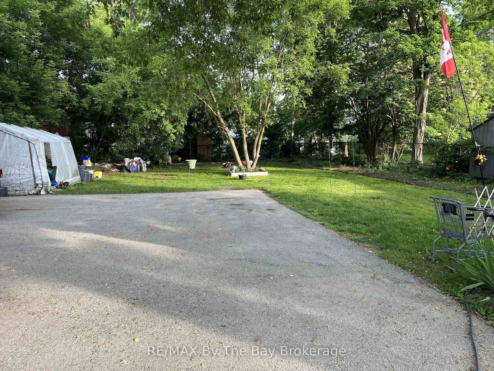 Photo 5 of 13 Henry Street, Barrie, Queen's Park — HOMEH