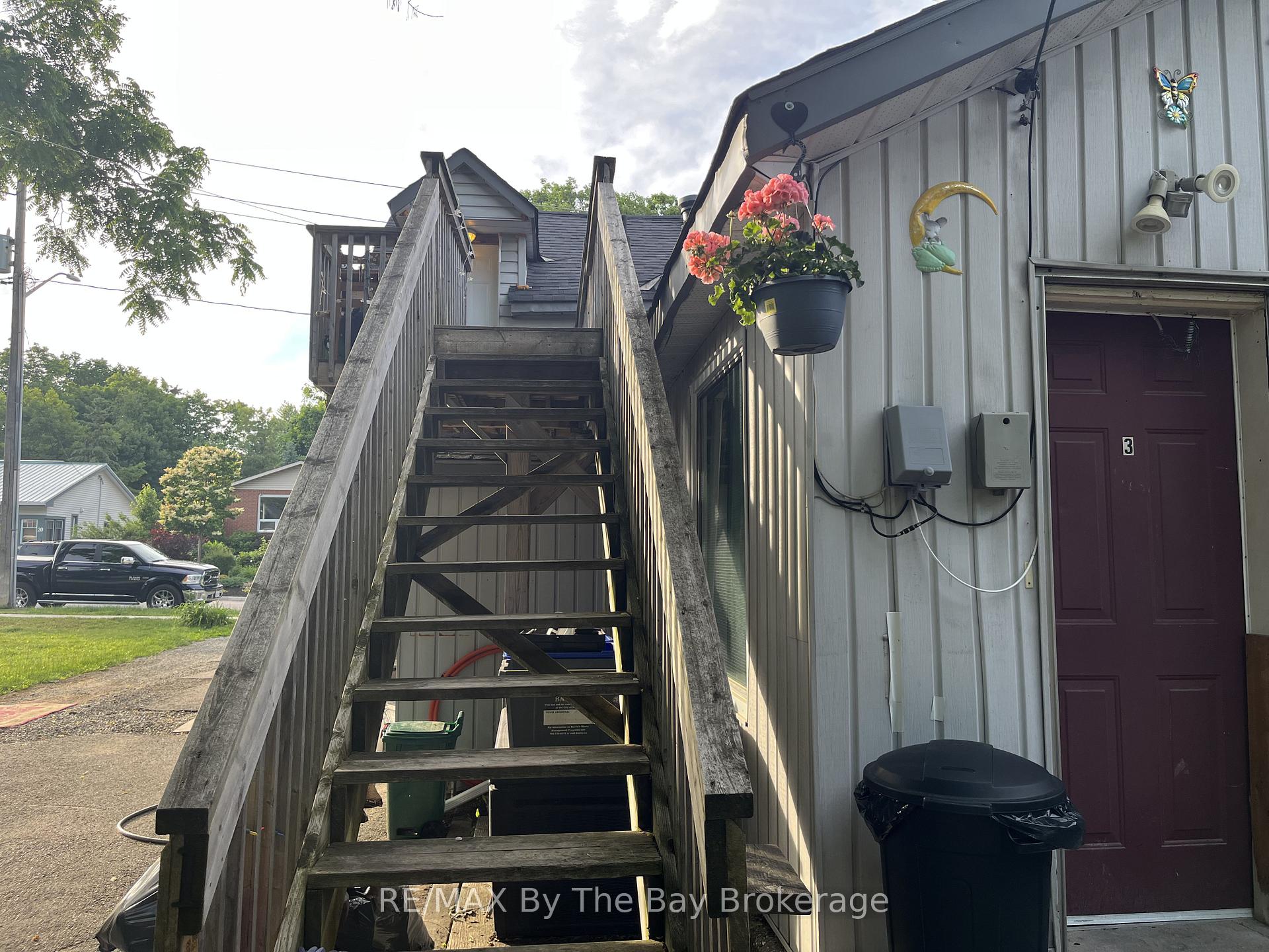 Photo 6 of 13 Henry Street, Barrie, Queen's Park — HOMEH