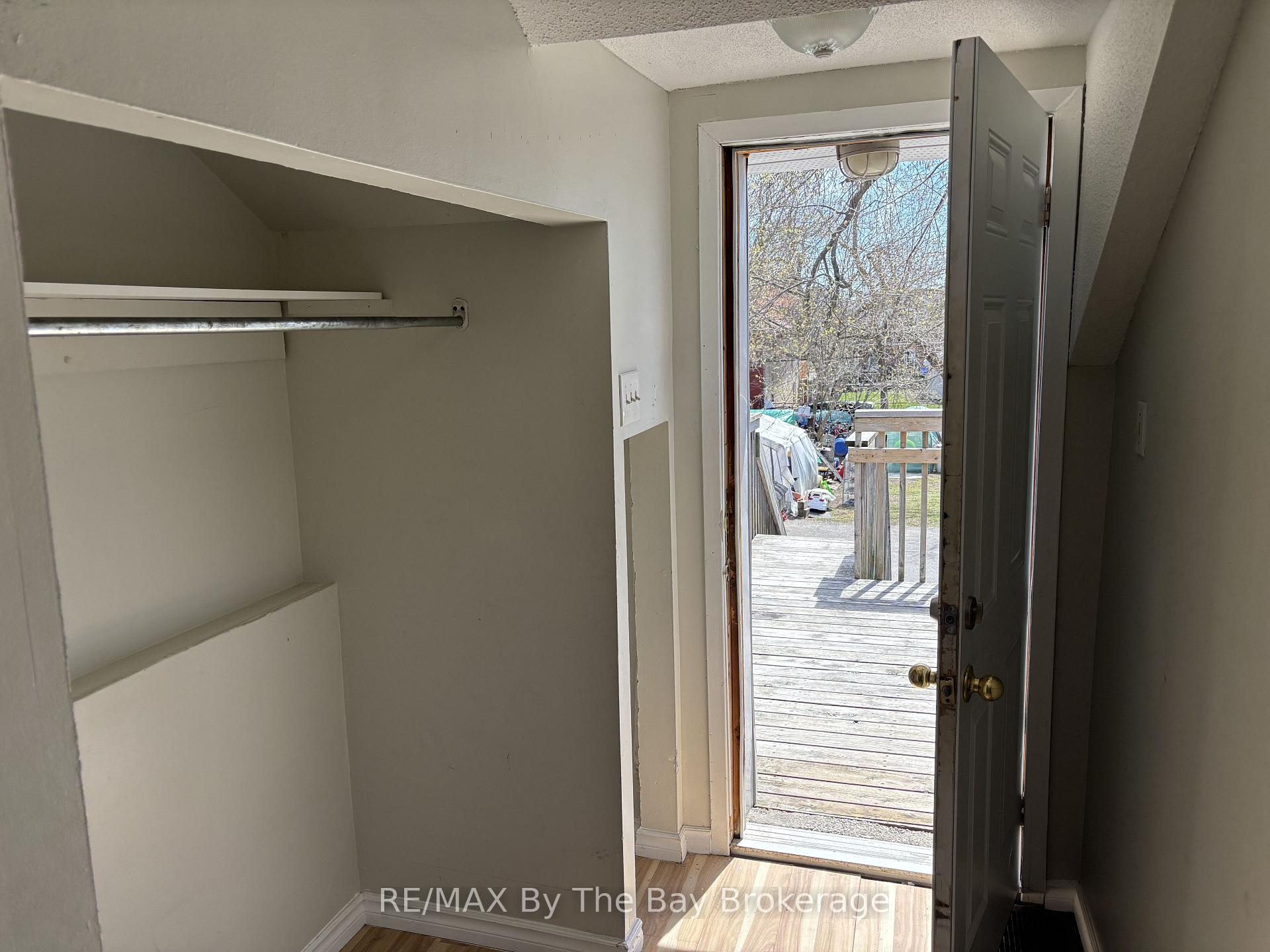 Photo 7 of 13 Henry Street, Barrie, Queen's Park — HOMEH
