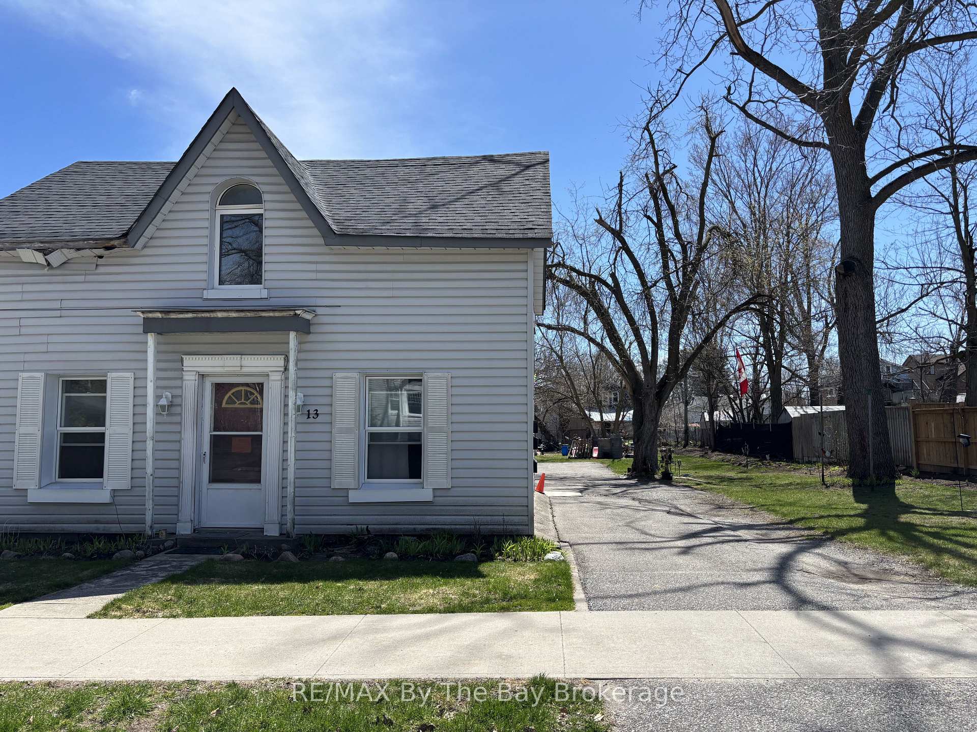 Photo 13 of 13 Henry Street, Barrie, Queen's Park — HOMEH