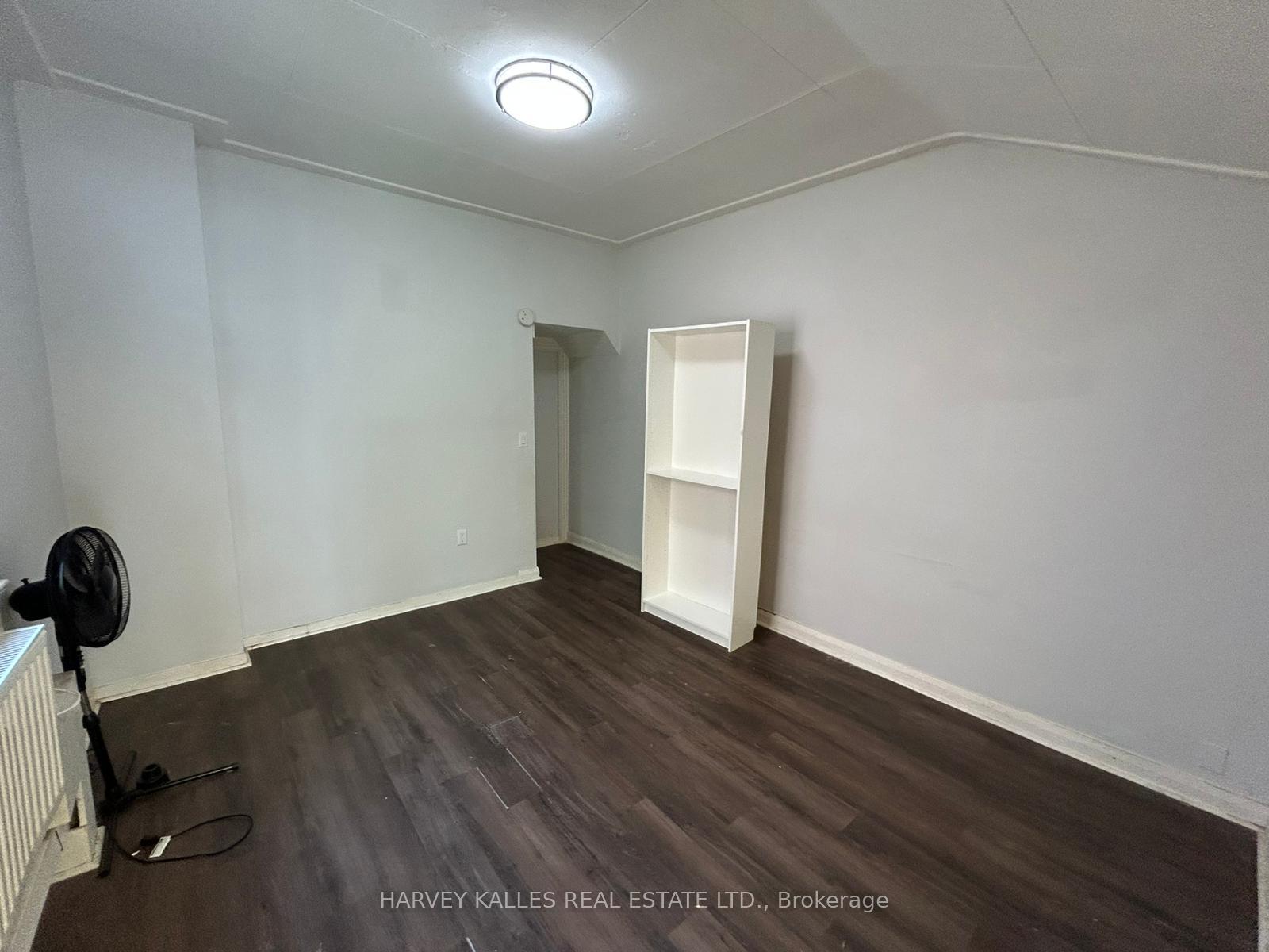 Photo 2 of Unit 3, 1098 Bathurst Street, Toronto, The Annex — HOMEH