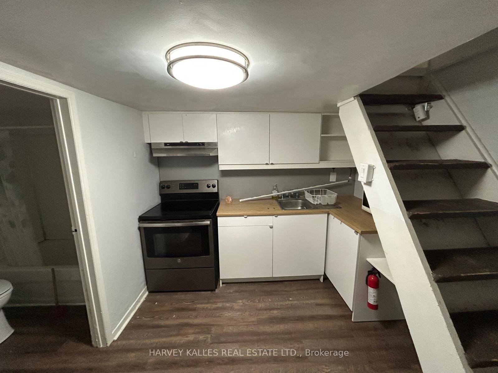 Photo 5 of Unit 3, 1098 Bathurst Street, Toronto, The Annex — HOMEH