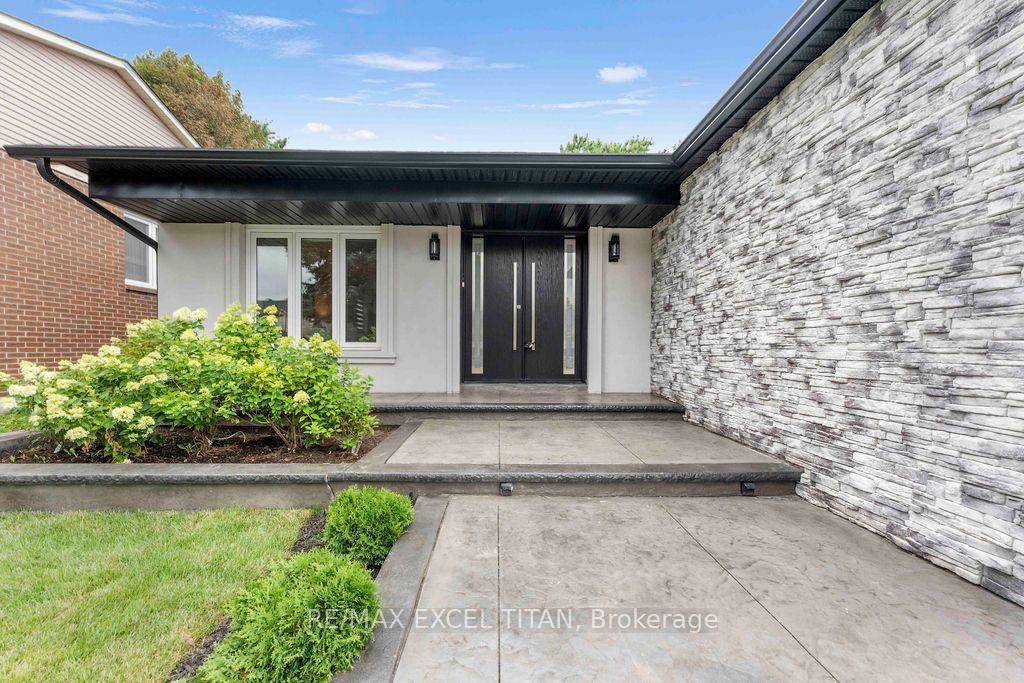 Photo 5 of 258 Glenway Circle, Newmarket, Glenway Estates — HOMEH