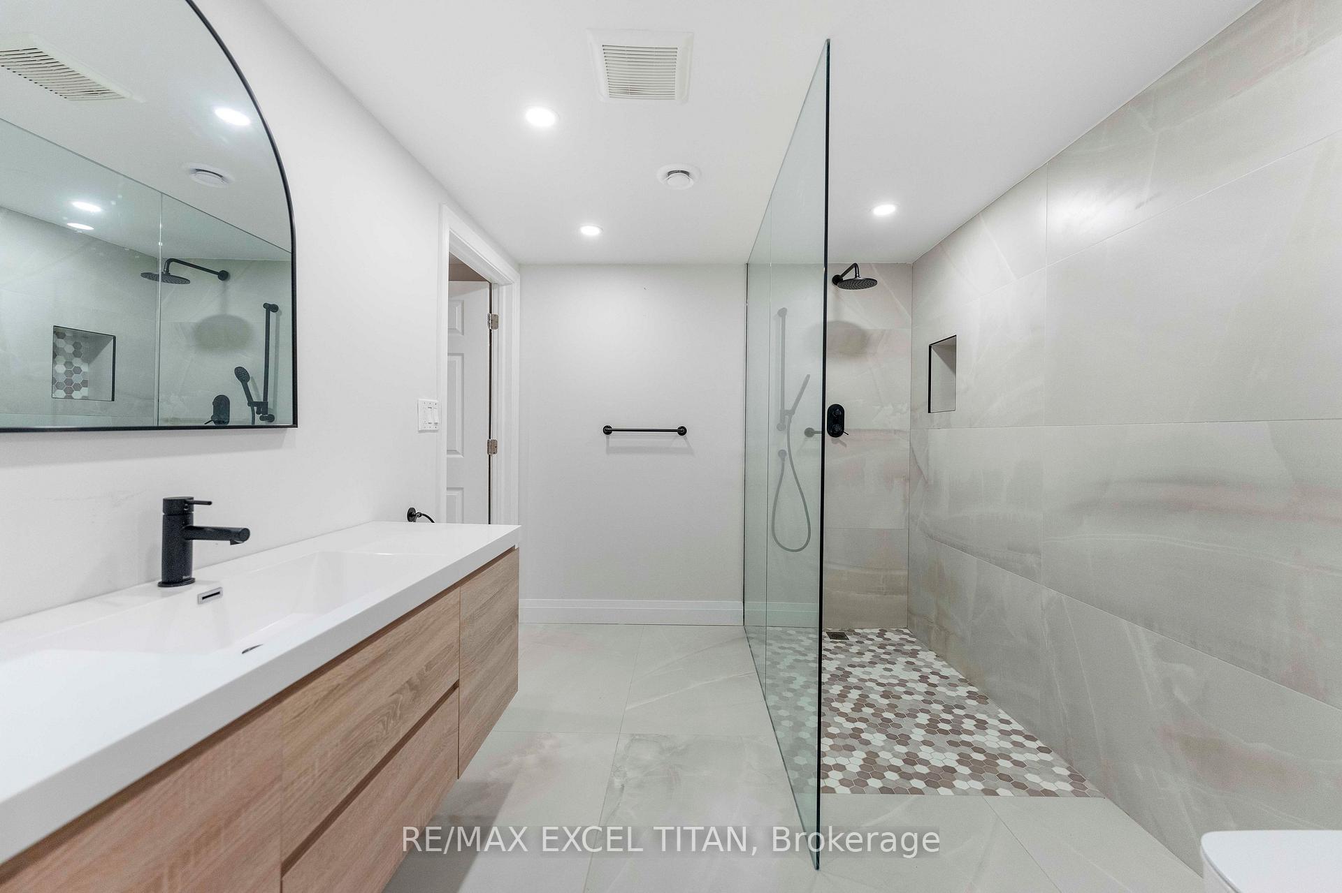Photo 76 of 258 Glenway Circle, Newmarket, Glenway Estates — HOMEH