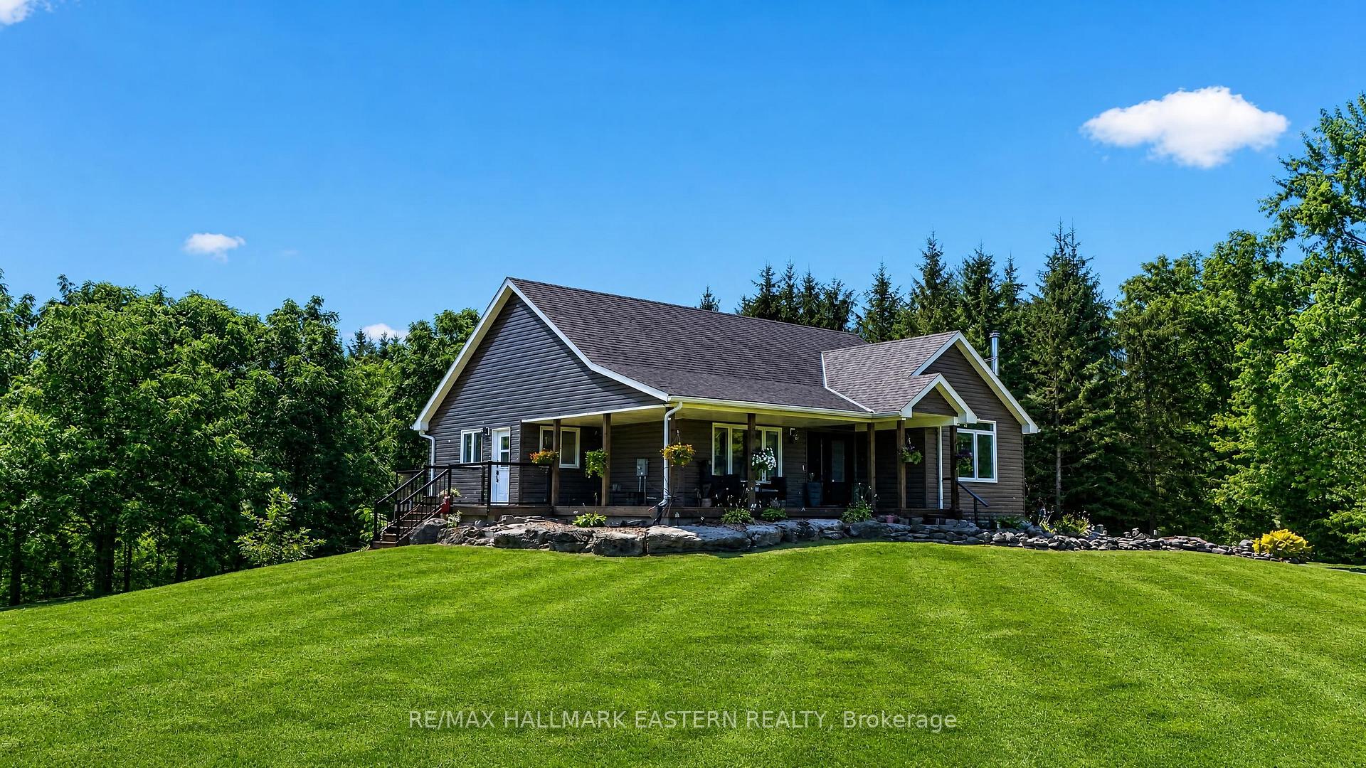 Front of 2877 10th Line E