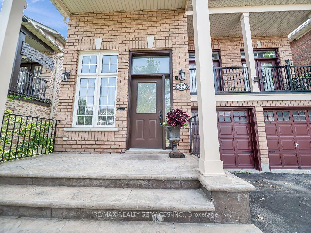 Photo 5 of 32 Brentcliff Drive, Brampton, Fletcher's Meadow — HOMEH