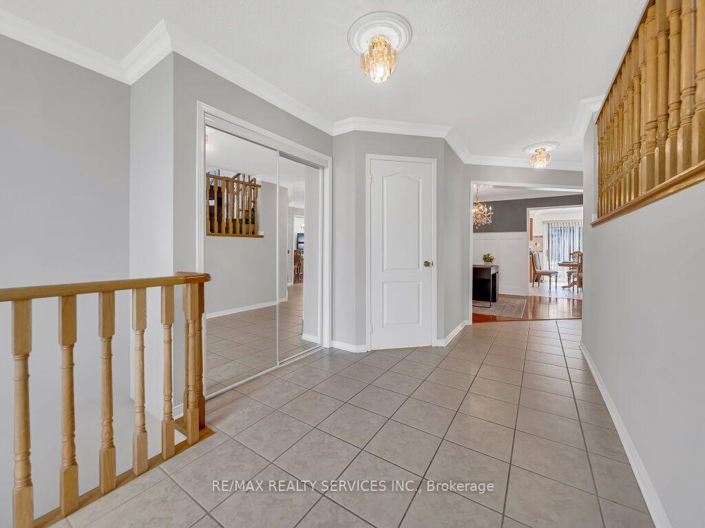 Photo 7 of 32 Brentcliff Drive, Brampton, Fletcher's Meadow — HOMEH