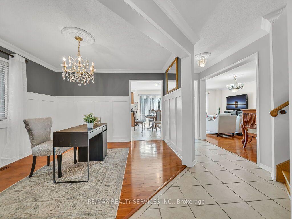 Photo 8 of 32 Brentcliff Drive, Brampton, Fletcher's Meadow — HOMEH