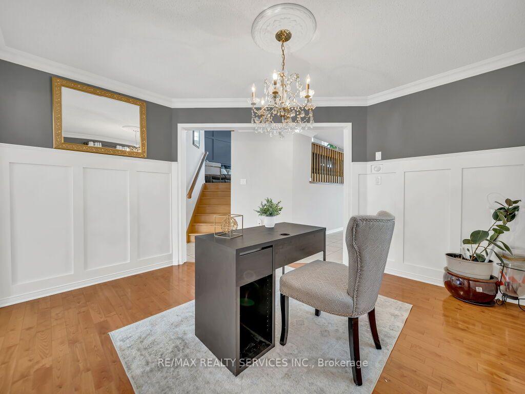 Photo 10 of 32 Brentcliff Drive, Brampton, Fletcher's Meadow — HOMEH