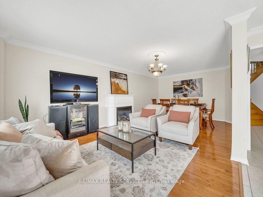Photo 11 of 32 Brentcliff Drive, Brampton, Fletcher's Meadow — HOMEH