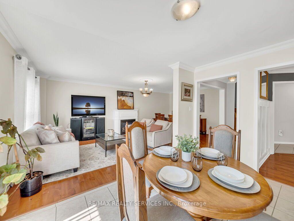 Photo 13 of 32 Brentcliff Drive, Brampton, Fletcher's Meadow — HOMEH
