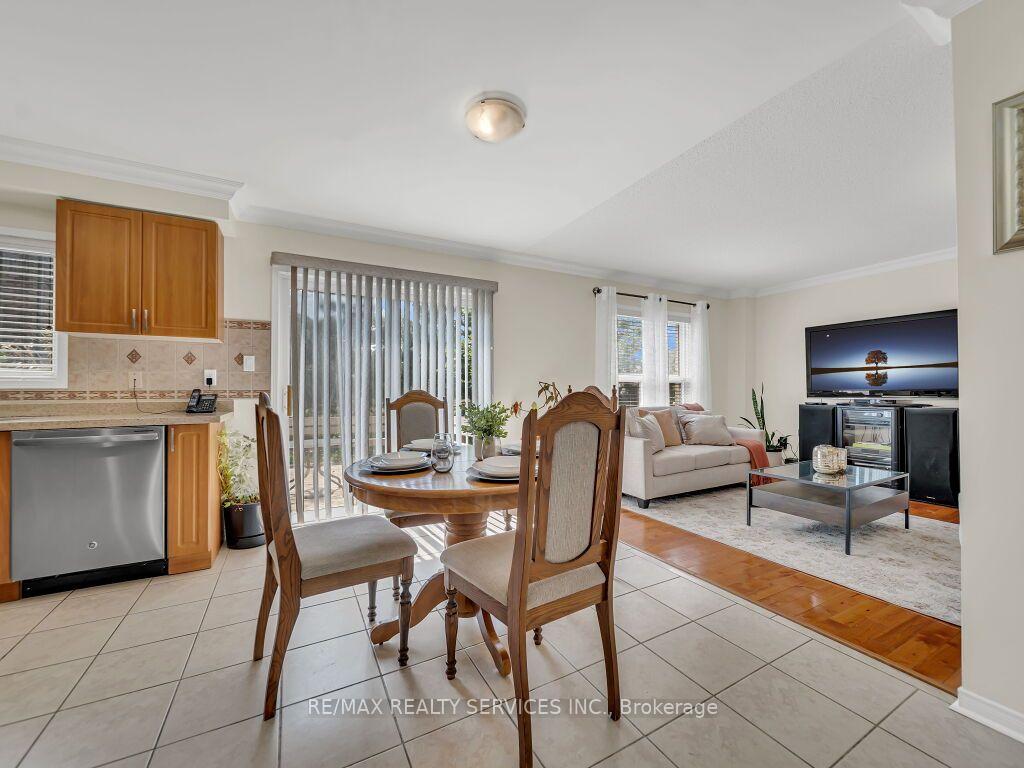 Photo 16 of 32 Brentcliff Drive, Brampton, Fletcher's Meadow — HOMEH