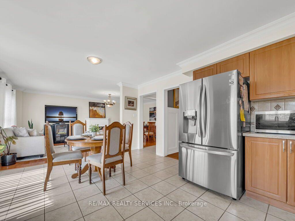 Photo 17 of 32 Brentcliff Drive, Brampton, Fletcher's Meadow — HOMEH