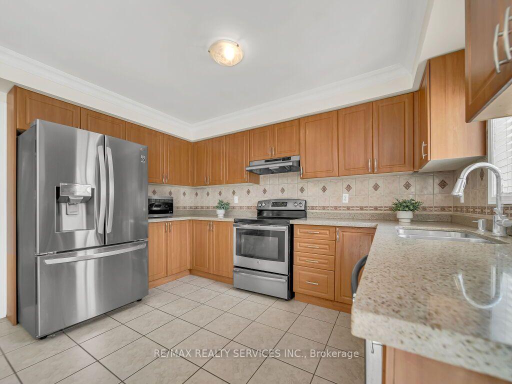 Photo 18 of 32 Brentcliff Drive, Brampton, Fletcher's Meadow — HOMEH