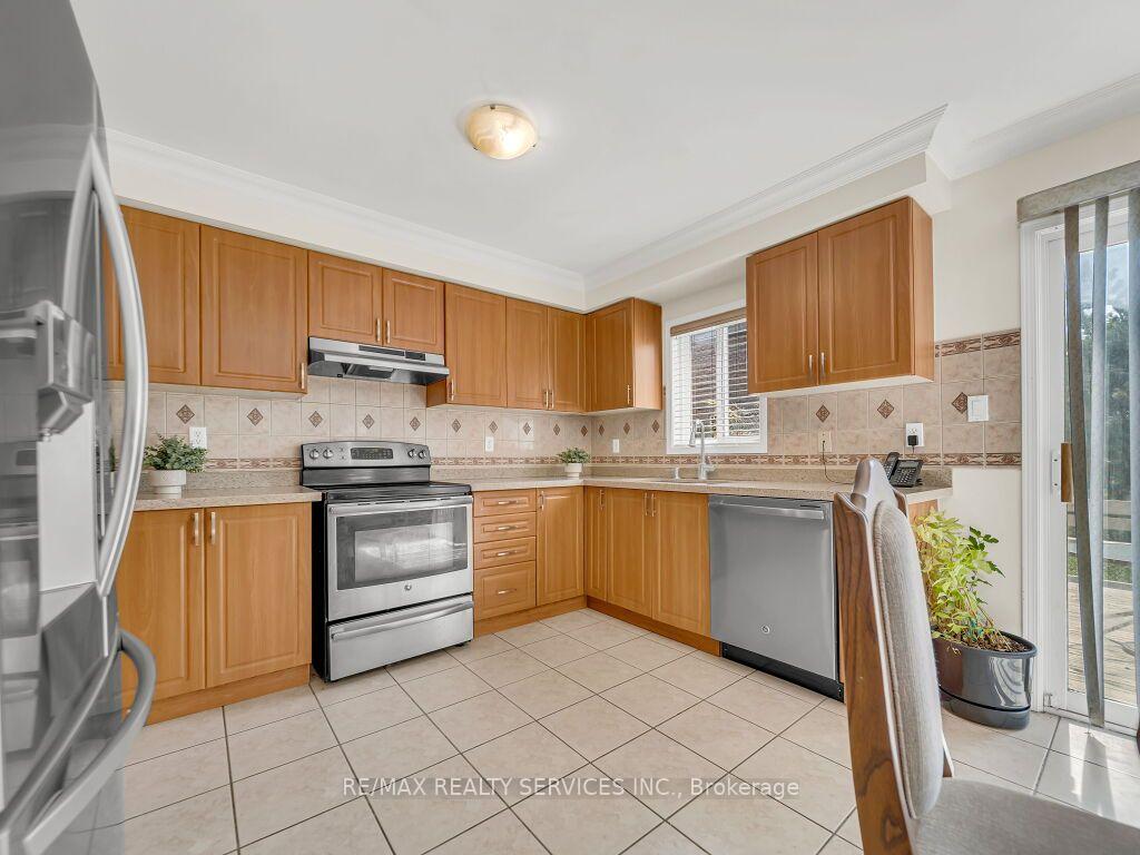 Photo 19 of 32 Brentcliff Drive, Brampton, Fletcher's Meadow — HOMEH