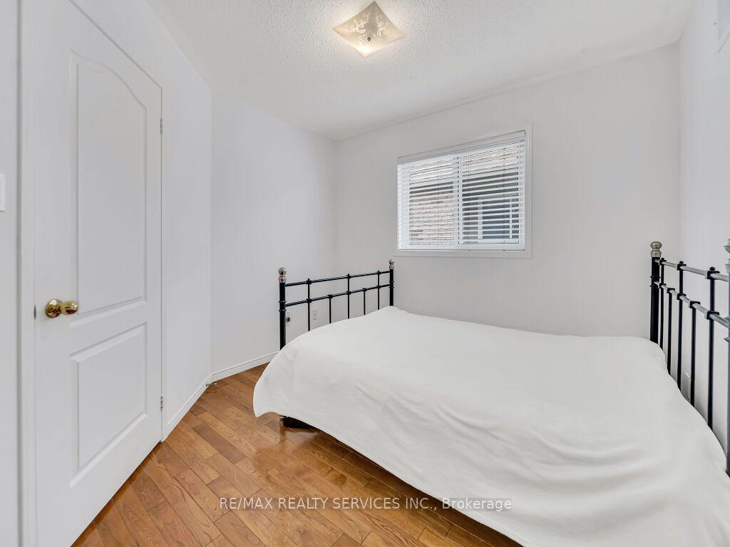 Photo 34 of 32 Brentcliff Drive, Brampton, Fletcher's Meadow — HOMEH