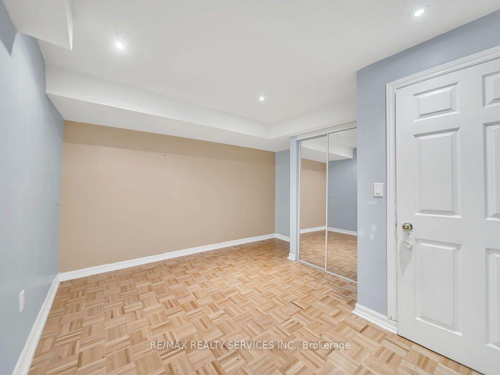 Photo 41 of 32 Brentcliff Drive, Brampton, Fletcher's Meadow — HOMEH