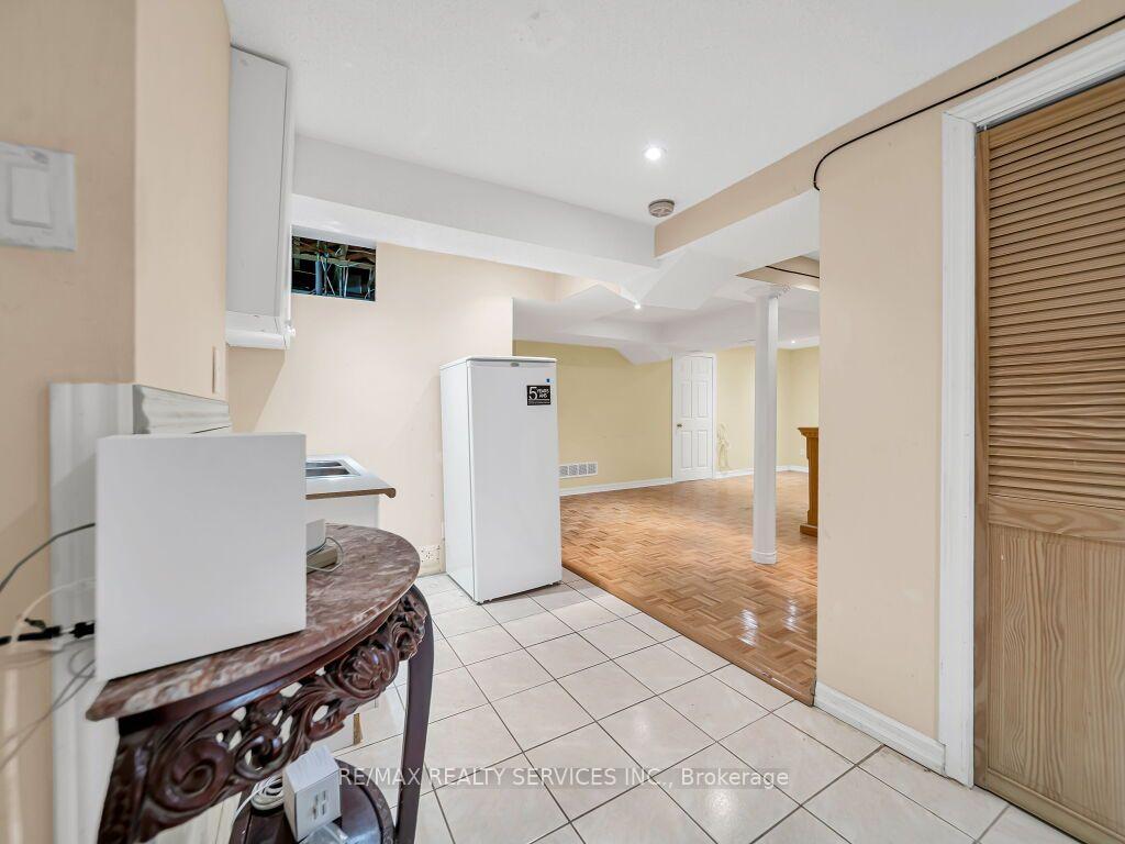 Photo 45 of 32 Brentcliff Drive, Brampton, Fletcher's Meadow — HOMEH