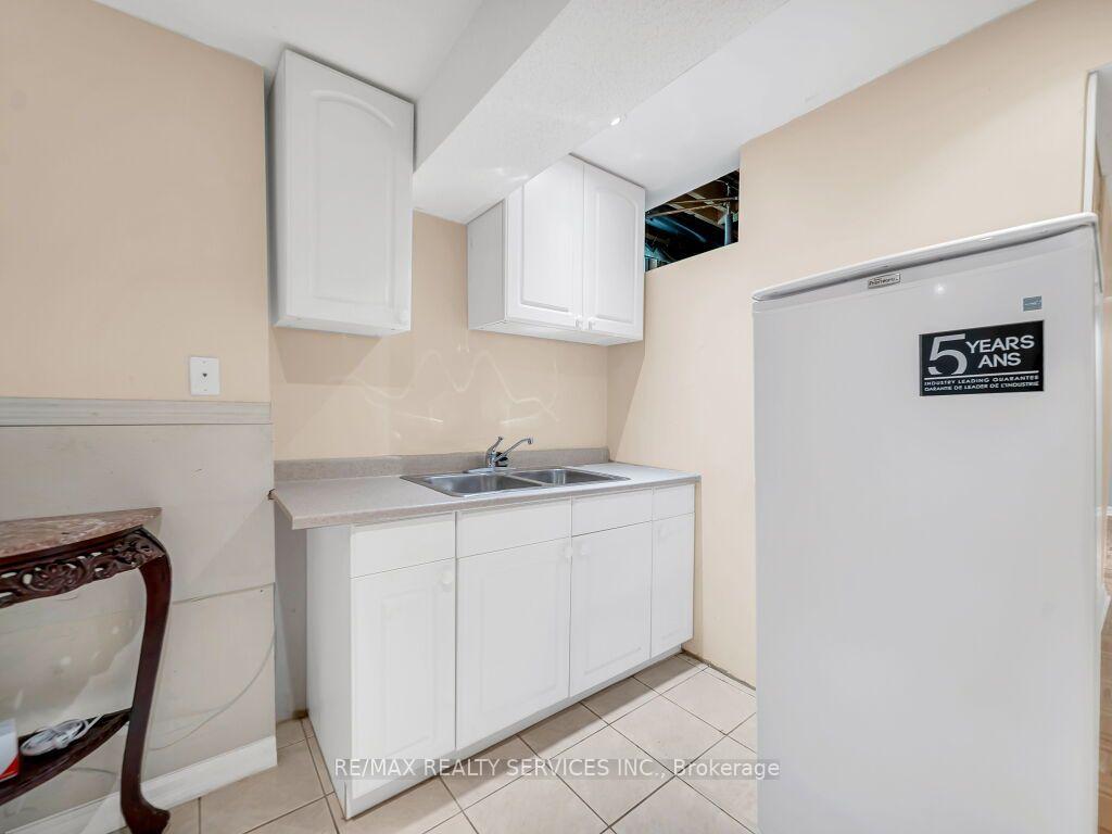 Photo 46 of 32 Brentcliff Drive, Brampton, Fletcher's Meadow — HOMEH
