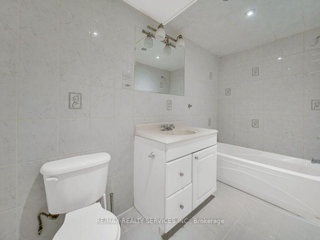 Photo 47 of 32 Brentcliff Drive, Brampton, Fletcher's Meadow — HOMEH