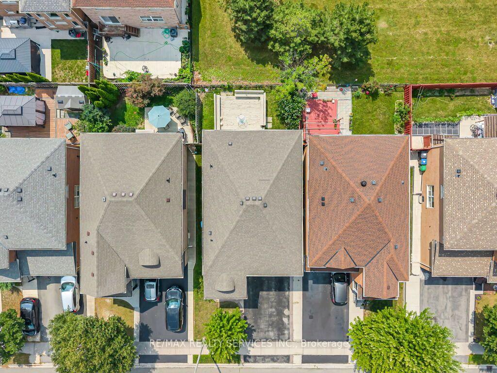 Photo 48 of 32 Brentcliff Drive, Brampton, Fletcher's Meadow — HOMEH