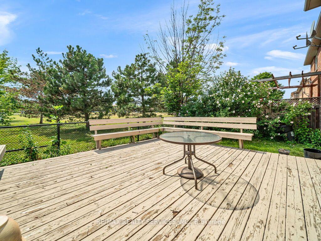 Photo 50 of 32 Brentcliff Drive, Brampton, Fletcher's Meadow — HOMEH