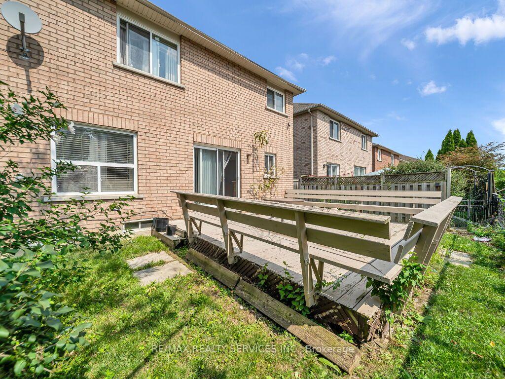 Photo 51 of 32 Brentcliff Drive, Brampton, Fletcher's Meadow — HOMEH