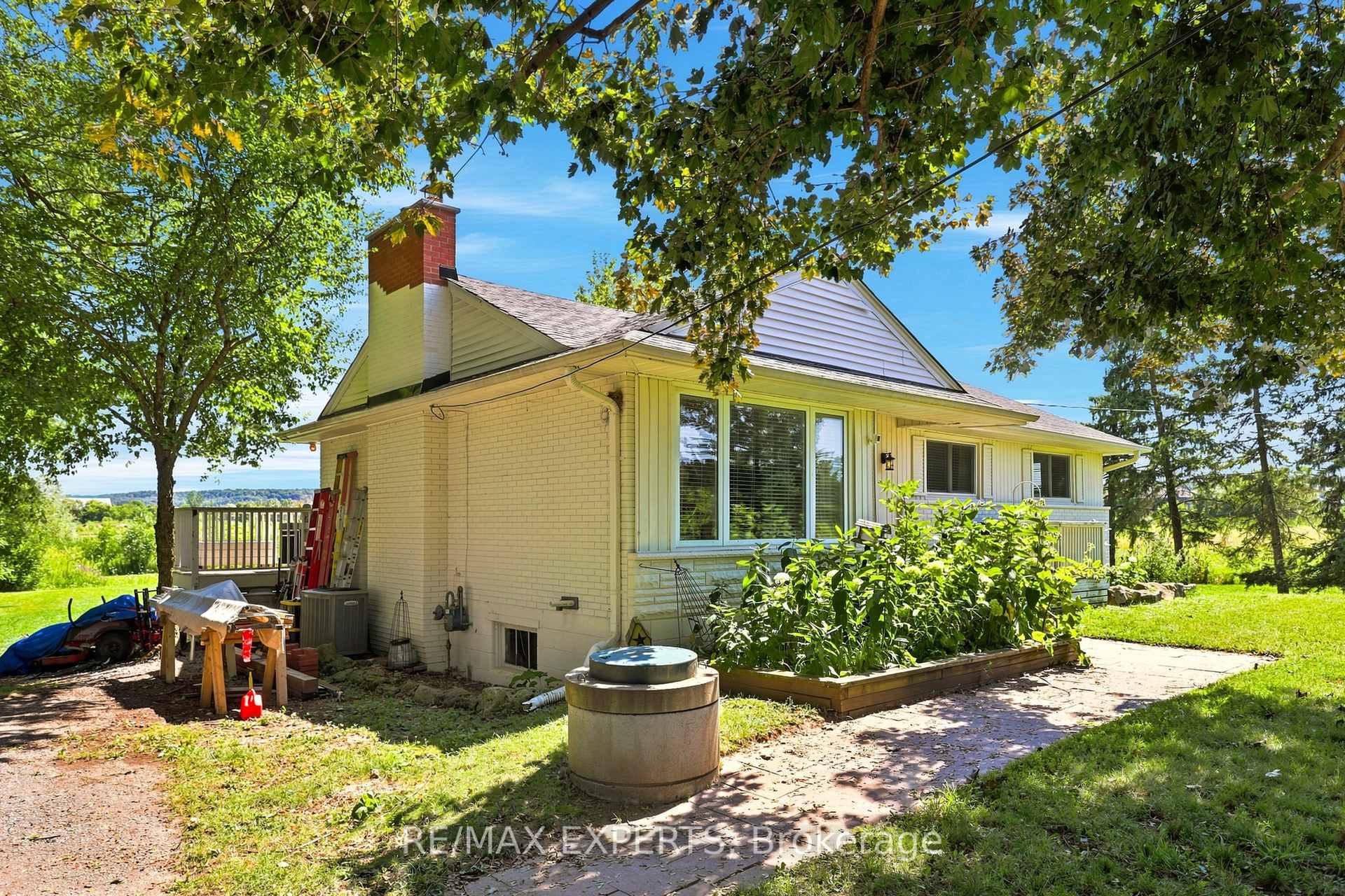 Photo 3 of 2724 8 Side Road, Burlington, Rural Burlington — HOMEH