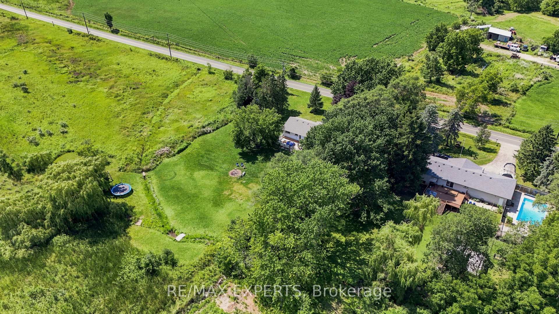Photo 35 of 2724 8 Side Road, Burlington, Rural Burlington — HOMEH