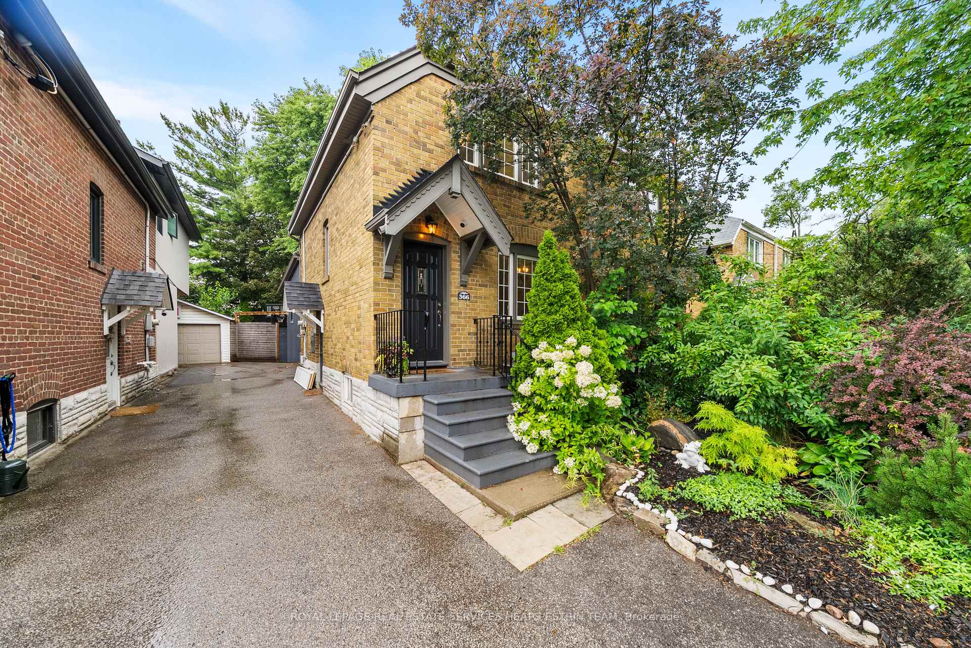 Photo 2 of 366 Laird Drive, Toronto, Leaside — HOMEH