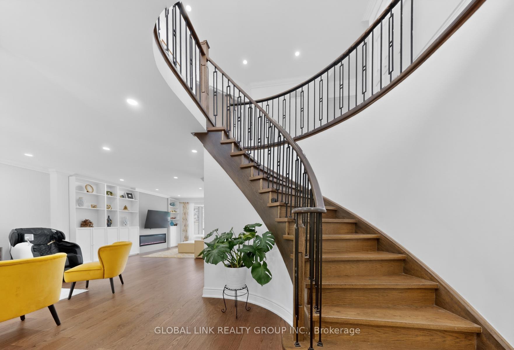 Photo 3 of Upper 2141 Galena Crescent, Oakville, Wedgewood Creek — HOMEH
